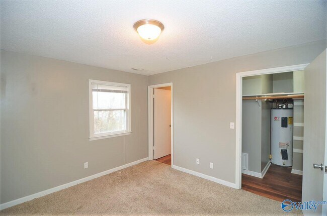 Building Photo - 3913 Talwell Dr SW