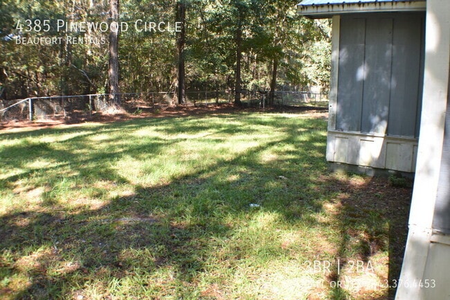 Building Photo - 4385 Pinewood Cir