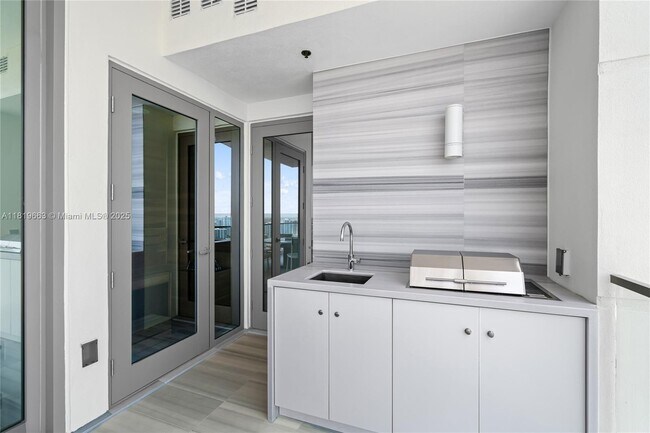 Building Photo - 17975 Collins Ave