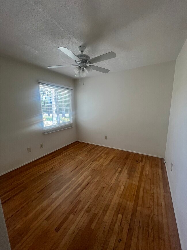 Building Photo - 3901 W 186th St