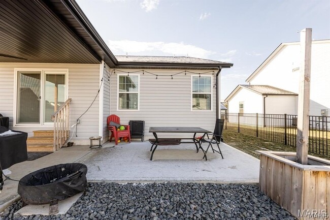 Building Photo - 3505 Chippewa Dr