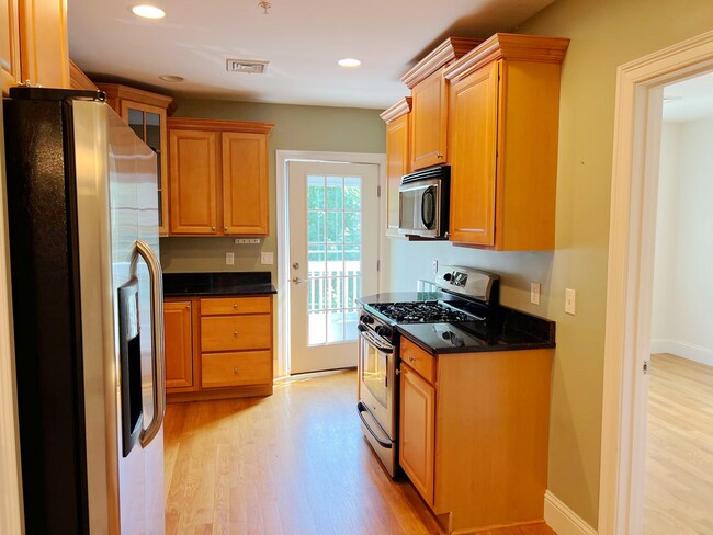 Building Photo - AVAILABLE NOW! Elegant 3-Bed Condo in Prim...
