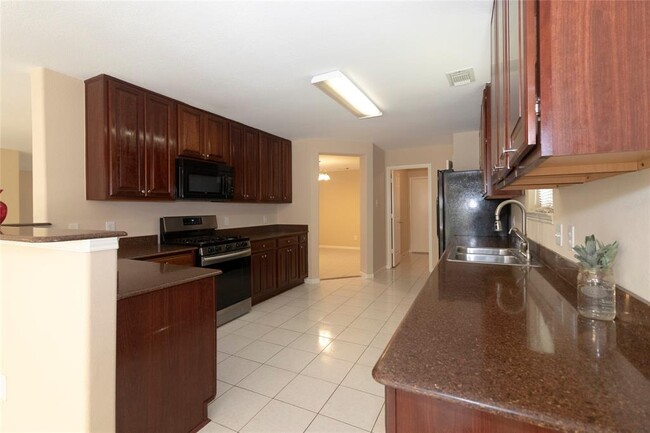 Building Photo - 2202 Crossmill Ln