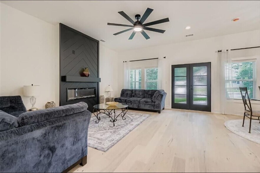 Building Photo - 854 Smith St SW