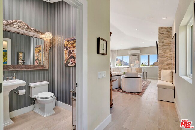 Building Photo - 3859 Rambla Pacifico St