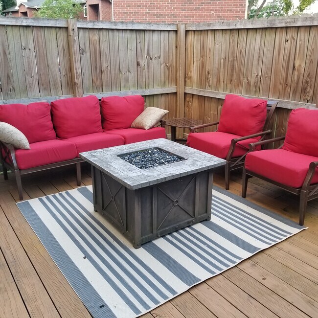 Building Photo - 2730 Linmar Ave