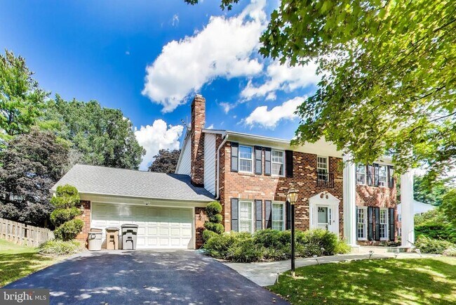 Primary Photo - 1718 Crestview Dr