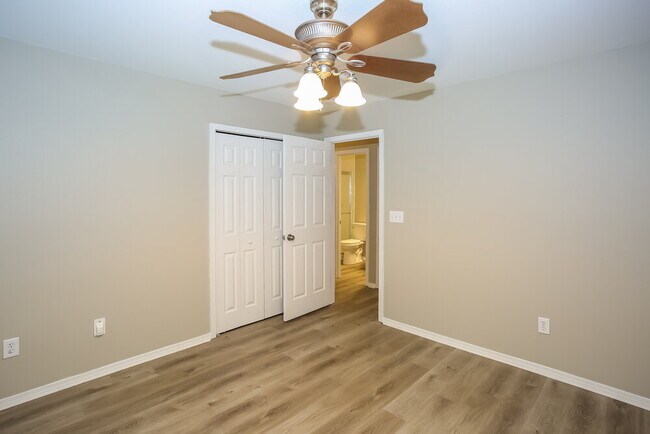 Building Photo - 1616 Poplar Shadow Dr