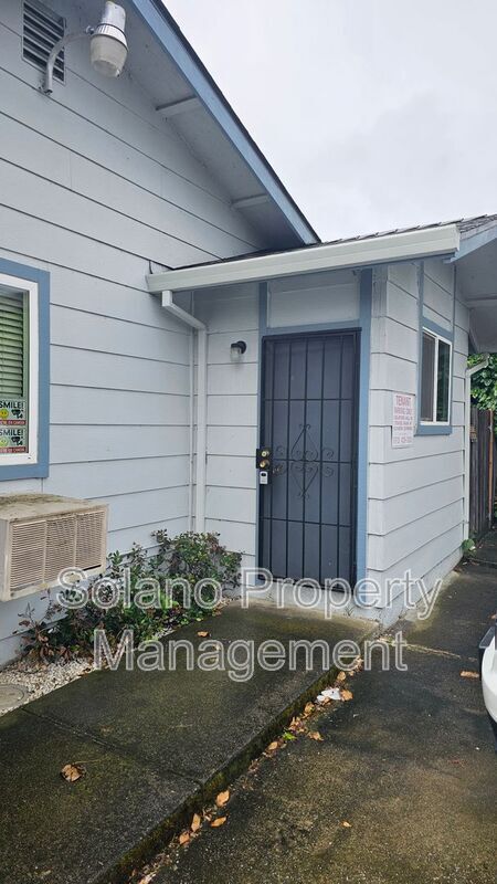 Building Photo - 1028 Illinois St