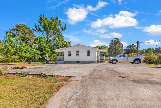 Building Photo - 39 Gates Way