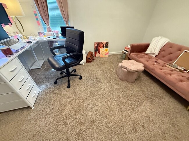 Building Photo - Stunning 3 Bedroom 1 Bathroom Single Family Home in St. Paul! Apply TODAY!