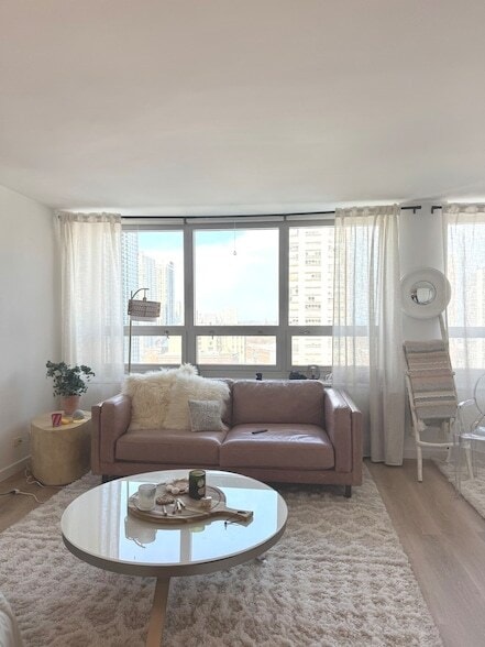 Building Photo - 88 W Schiller St