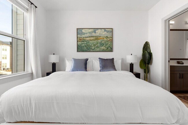 Building Photo - 1301 Leah Ave