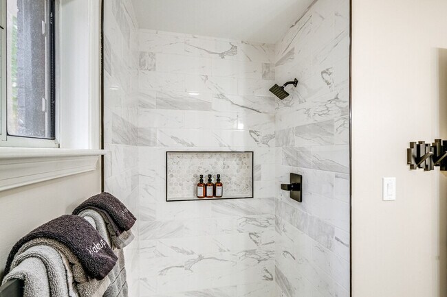 Building Photo - 5123 Boulder Dr