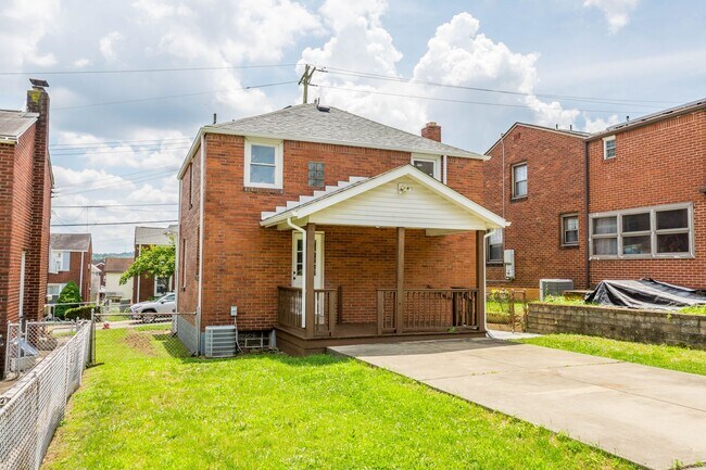 Building Photo - Newly renovated 3 bedroom home in McKees Rocks available now!