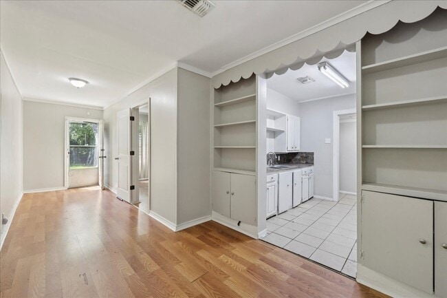 Building Photo - 4020 Ector Ave