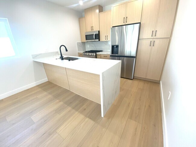 Building Photo - 4641 W 130th St