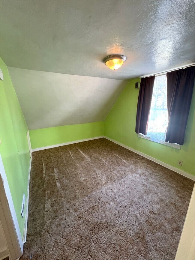 Building Photo - 309 S 33rd St