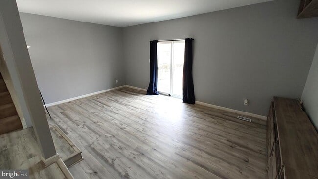Building Photo - 2 Shadowbrook Ct