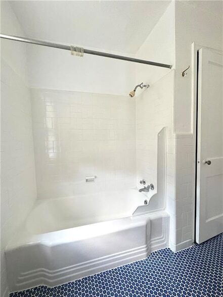 Building Photo - 72 Delmont Dr NE