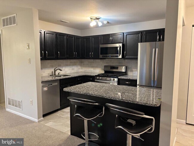 Building Photo - 1807 Diamond Dr