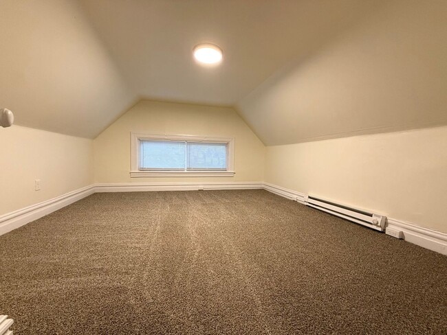 Building Photo - Now showing updated 4BR 1.5 bath house!