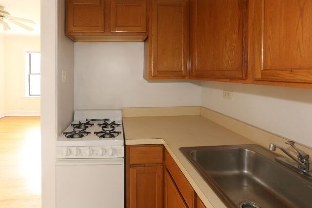 Building Photo - 1455 W Byron St