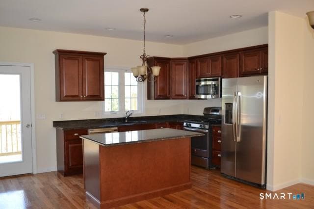 Building Photo - 18 Oak Branch Dr