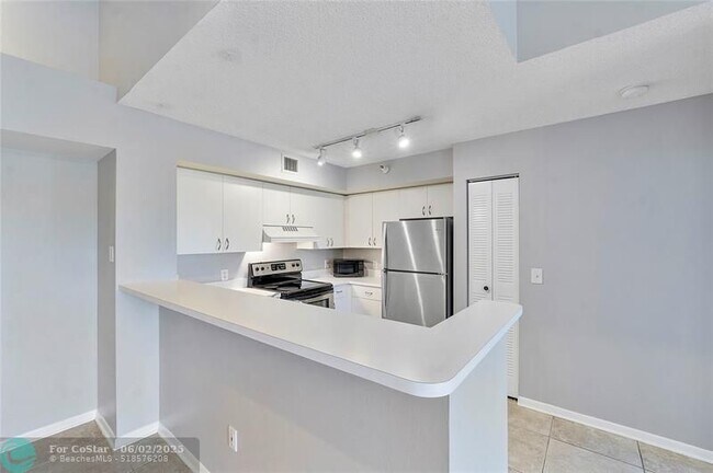 Building Photo - 120 Yacht Club Way