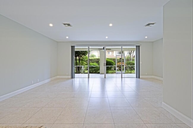 Building Photo - 6817 Via Regina