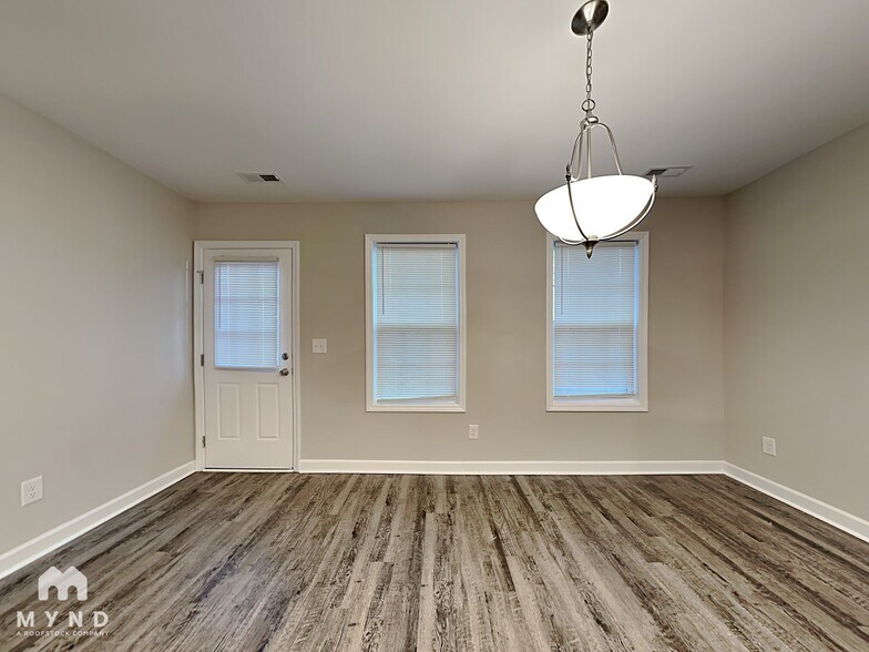 Building Photo - 782 Skyland Dr