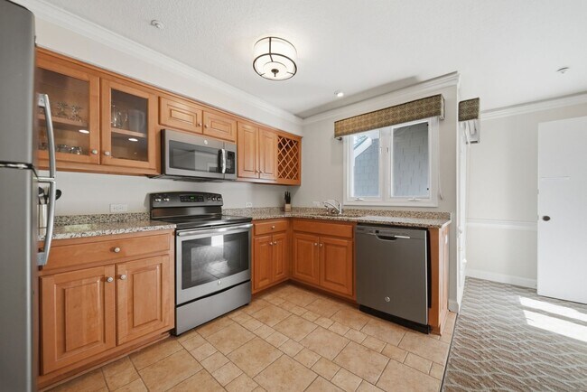Building Photo - Resort Style Living - KINGSMILL (Graves Ordinary)