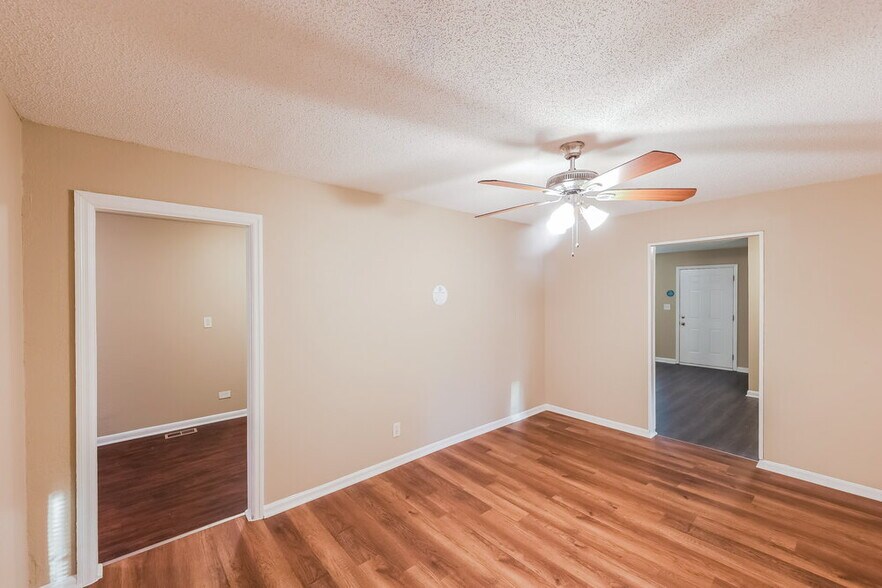 Building Photo - 2512 Circle Dr