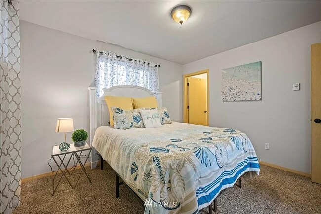 Building Photo - Beautifully Updated 3 Bed, 2.5 Bath Townhome in Monroe