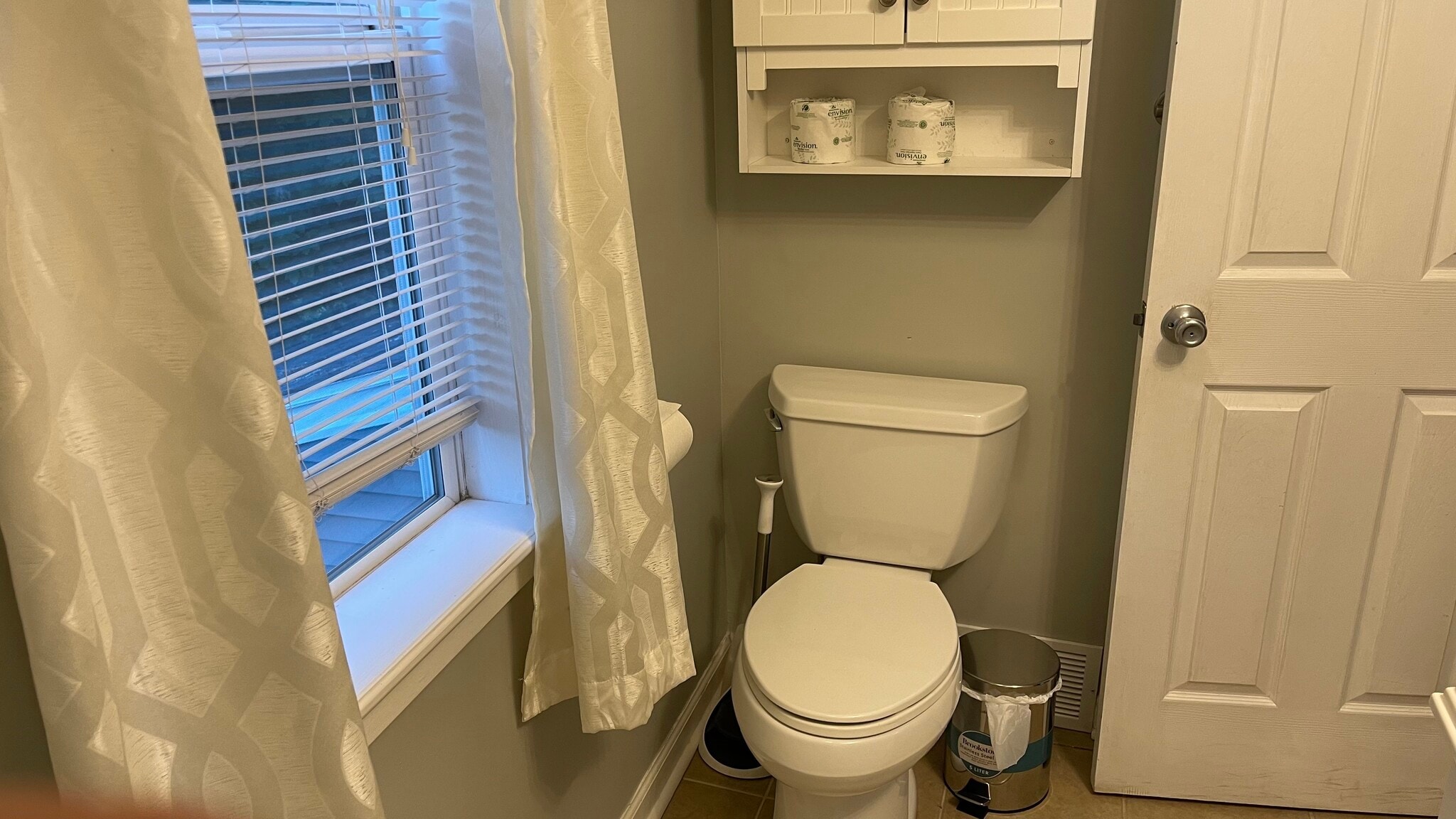 Full bath - 3 Stanford Rd W