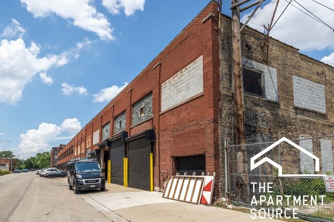 Building Photo - 3124 W Carroll Ave