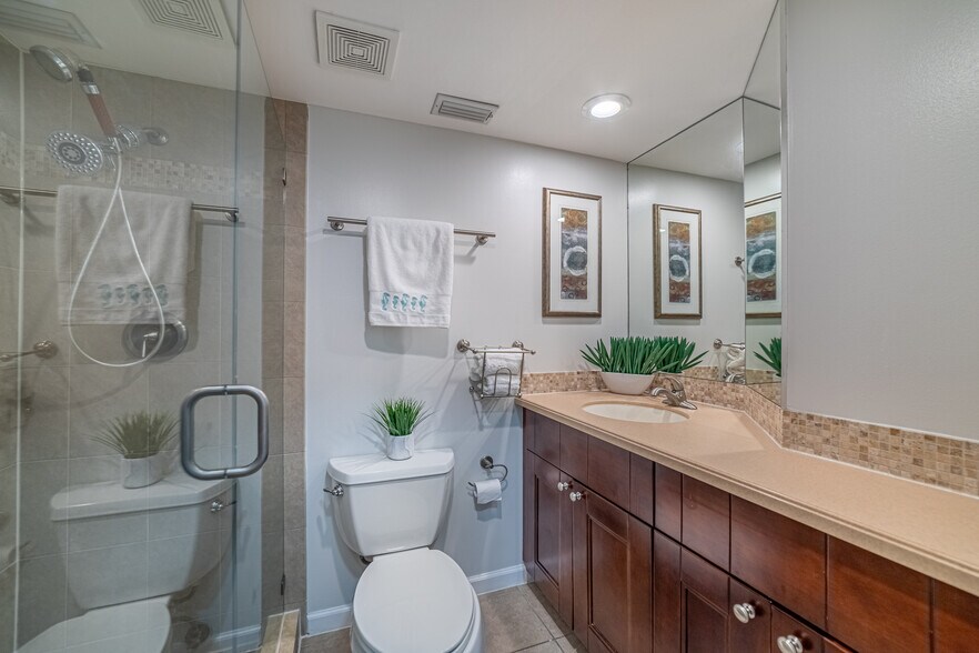 Master Bath - 1050 SE 15th St