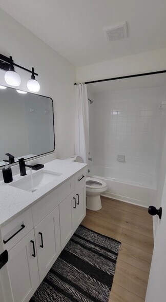 Building Photo - 2734 Hunt Club Ln