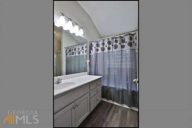 Building Photo - 50 Greens Ct