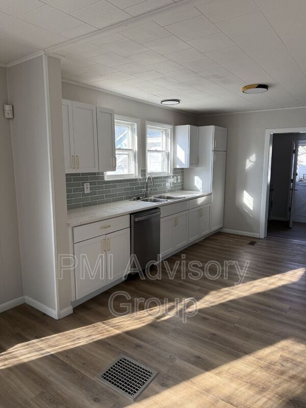 Building Photo - 1275 SW Mulvane St