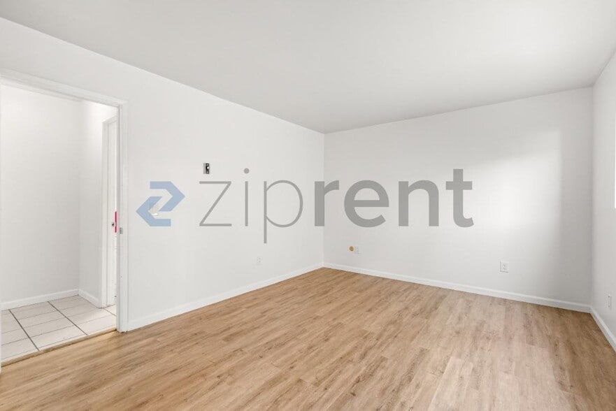 Building Photo - Unit A2