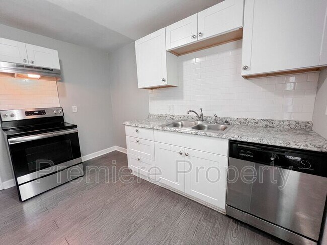Building Photo - 8902 Richards Dr
