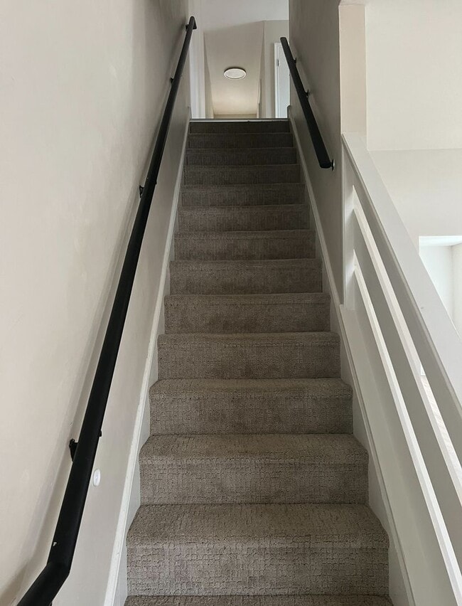 Building Photo - Renovated 3 Bedroom 3 Bathroom Single Fami...