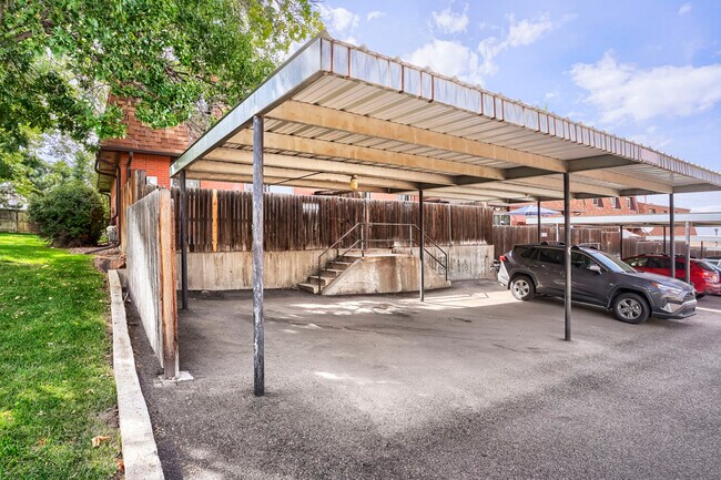 Building Photo - 14711 W Ellsworth Ave