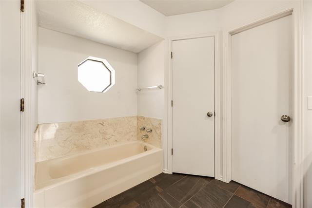 Building Photo - 9625 Cherry St