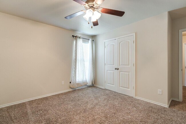 Building Photo - Quincy Park Beauty- Available Now