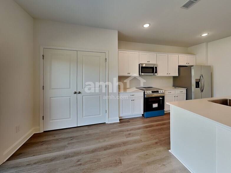 Building Photo - 1208 Livengood Wy