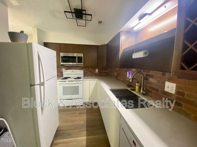 Building Photo - 617 Pine Ridge Pl