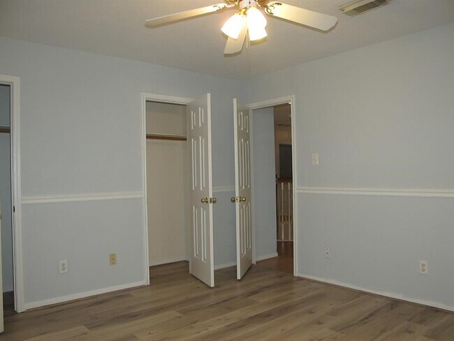 Building Photo - 8819 Diamond Lake Ln