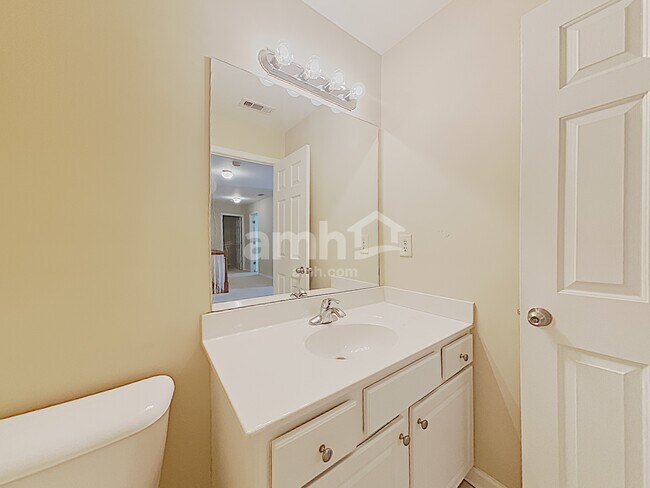 Building Photo - 2116 Benchmark Dr SW
